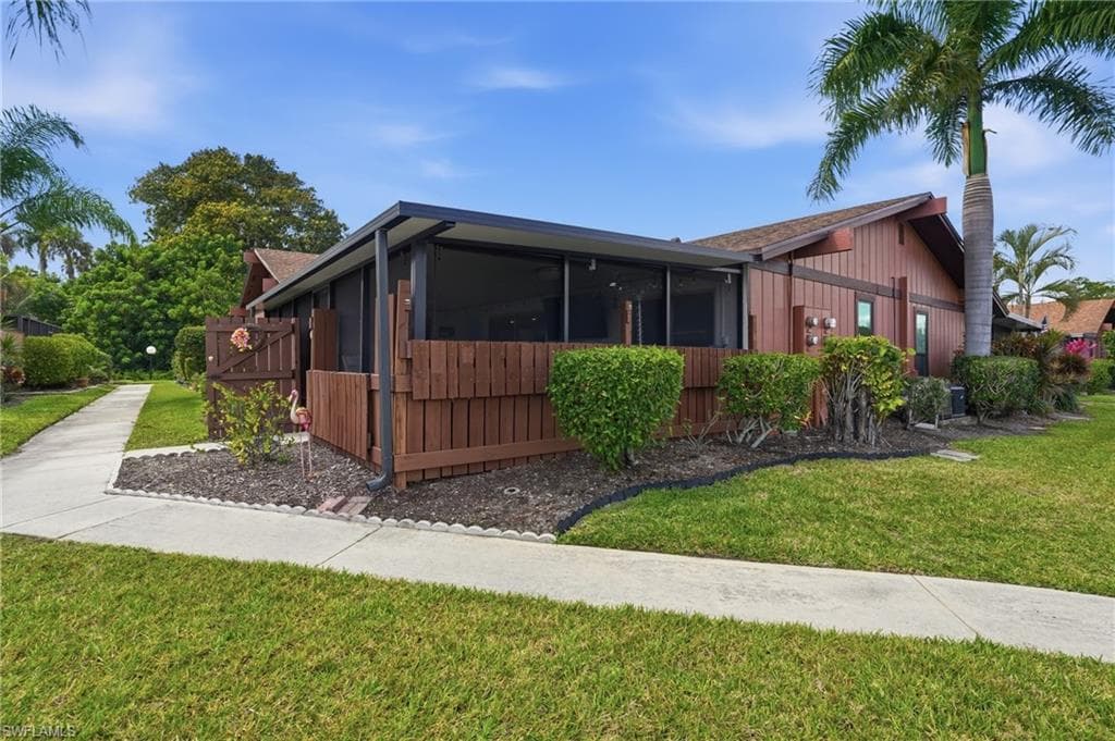 15504 Crystal Lake DR