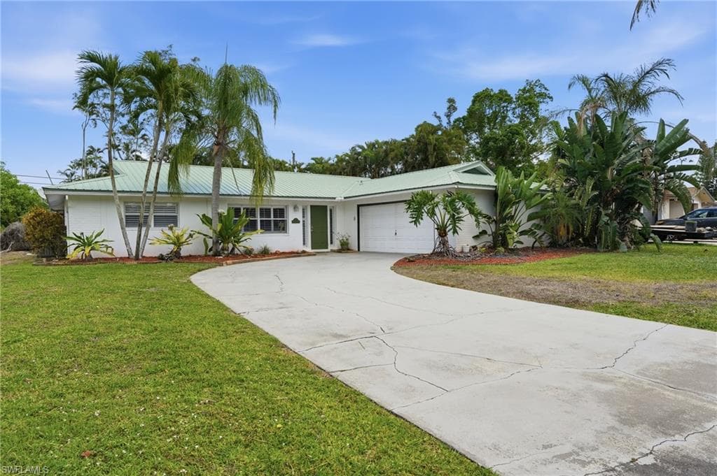 8948 Crest LN FORT MYERS, FL 33907