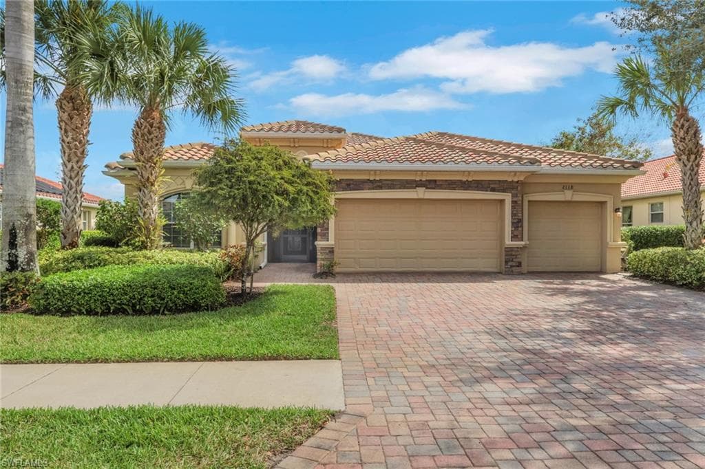 2118 Satsuma LN NAPLES, FL 34120
