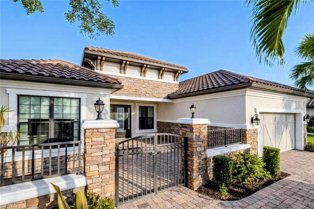 8591 Maggiore CT NAPLES, FL 34114