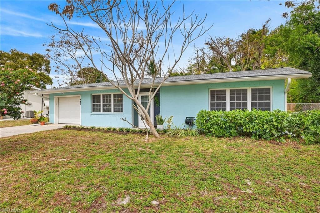 4633 Siesta CIR FORT MYERS, FL 33901