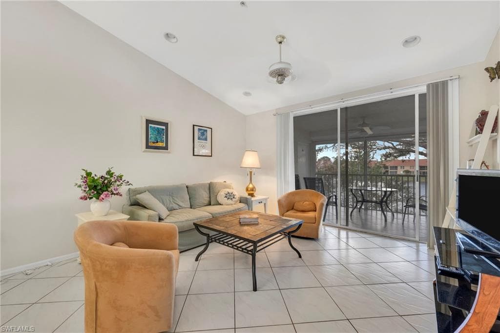 2469 Millcreek LN 204 NAPLES, FL 34119