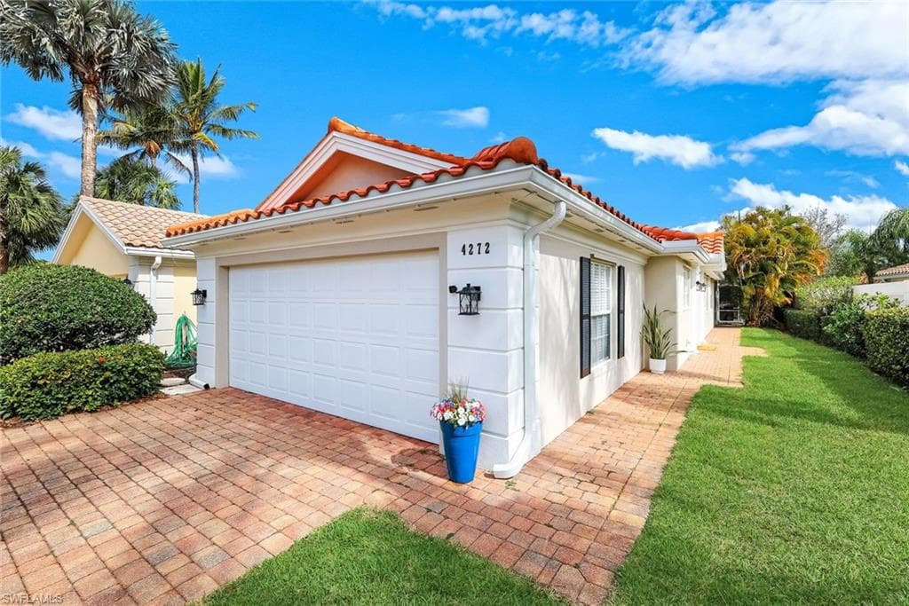 4272 Redonda LN NAPLES, FL 34119