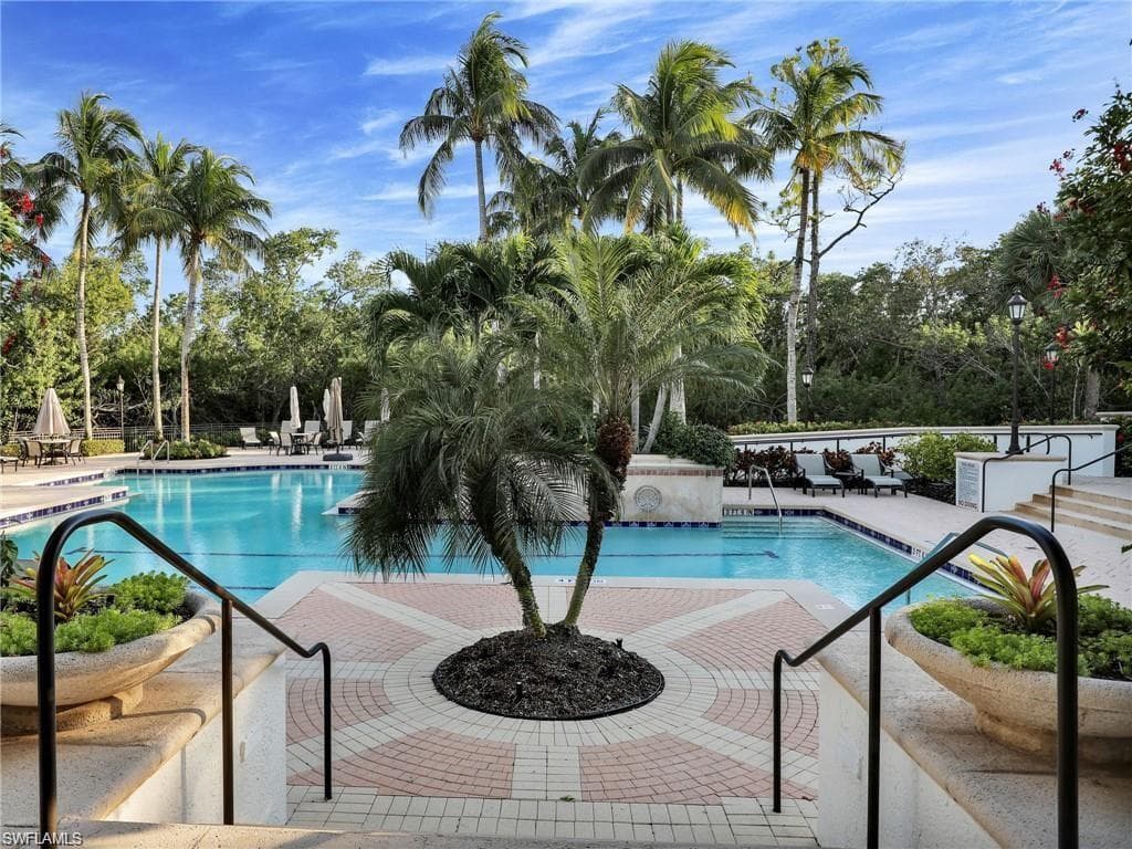 455 Cove Tower DR 303 NAPLES, FL 34110