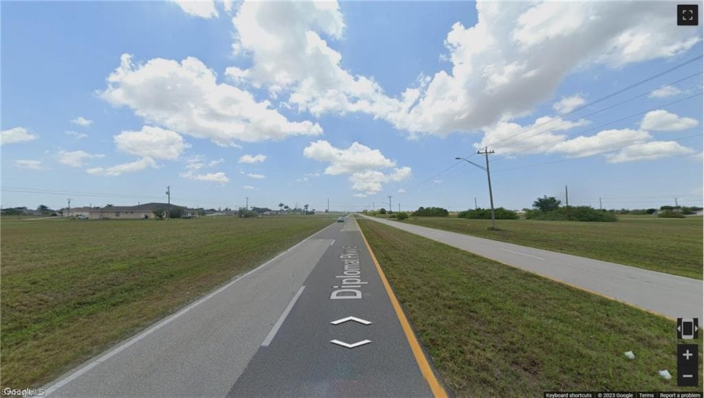 2122 Diplomat PKWY E CAPE CORAL, FL 33909