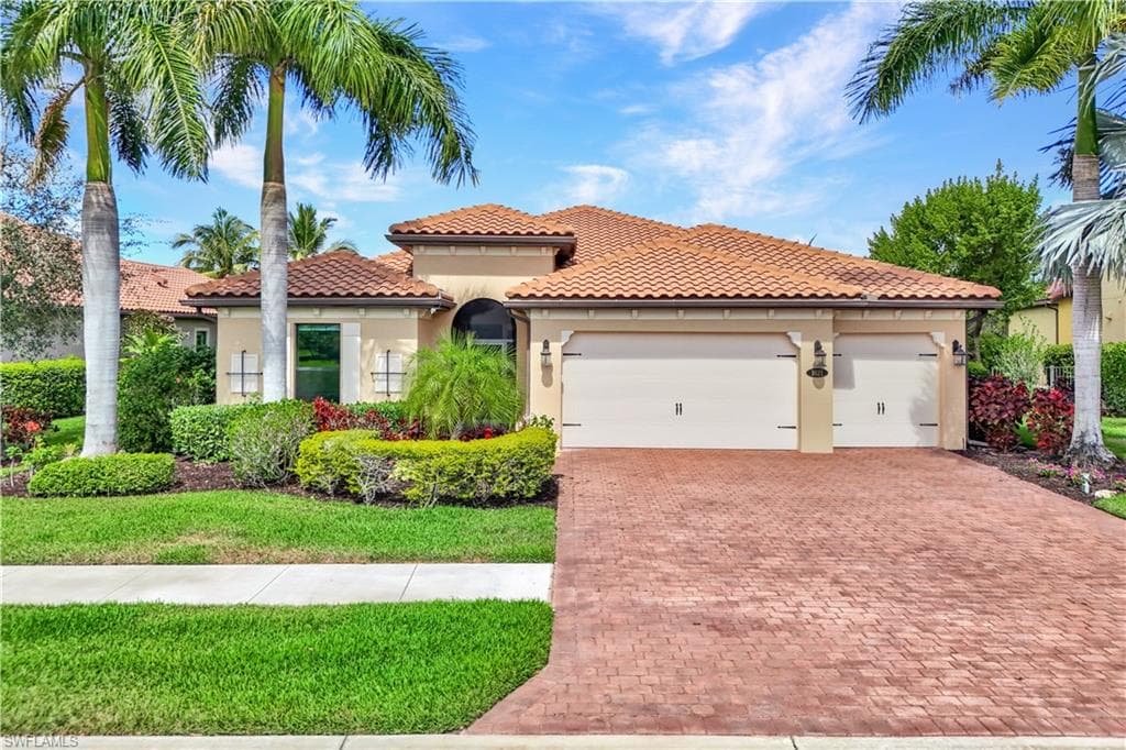 1621 Songbird CT NAPLES, FL 34120