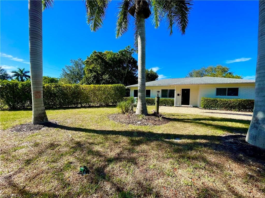 905 13th ST N NAPLES, FL 34102