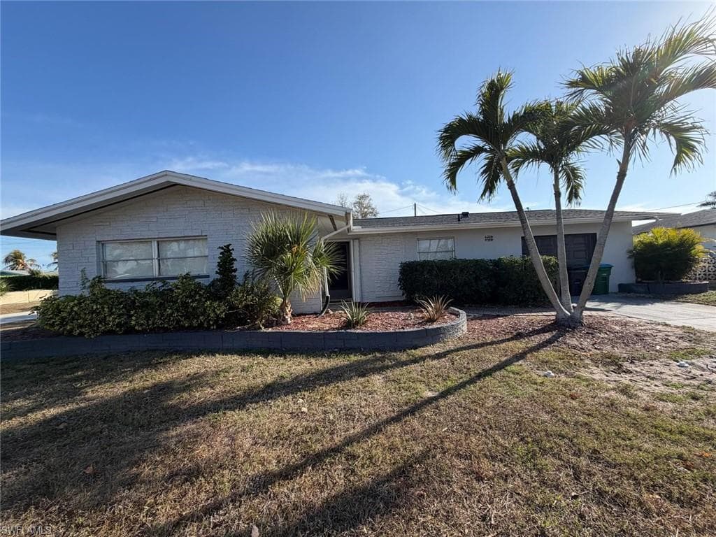 1732 Cornwallis PKWY CAPE CORAL, FL 33904