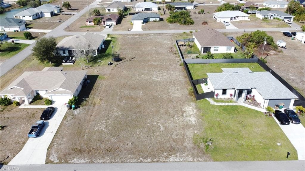 2524 NE 5th PL CAPE CORAL, FL 33909