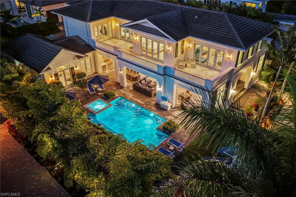 215 3rd AVE N NAPLES, FL 34102