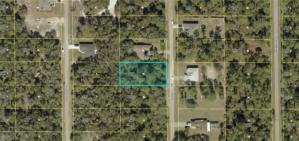 1913 Roosevelt AVE LEHIGH ACRES, FL 33972