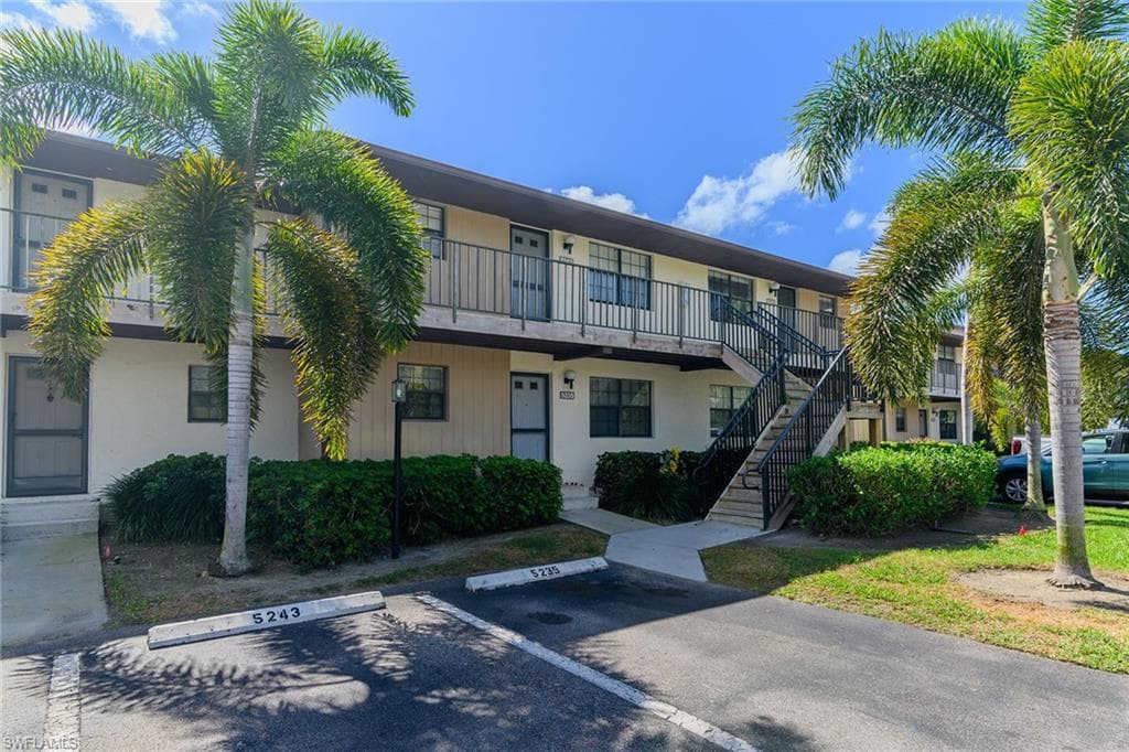 5245 Treetops DR NAPLES, FL 34113