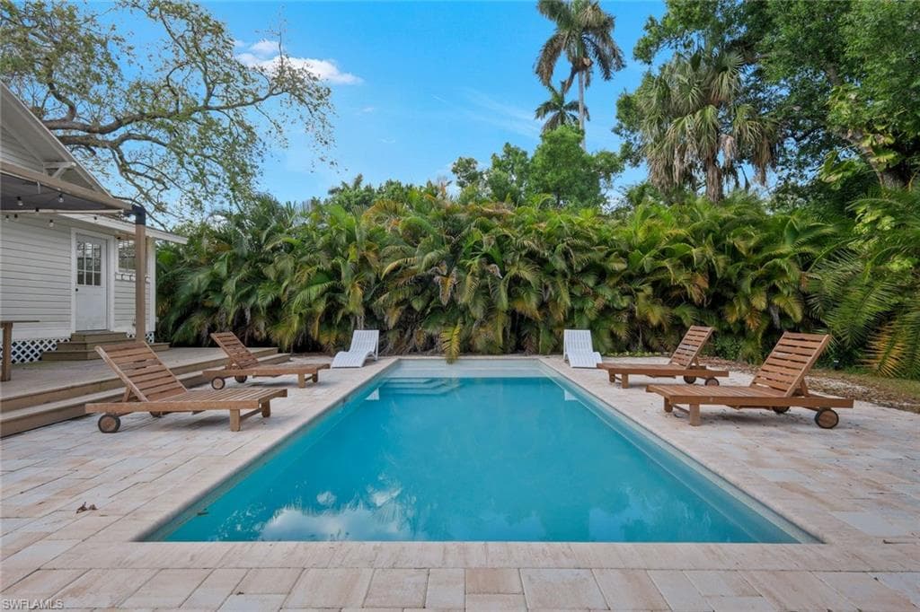 2723 Second ST FORT MYERS, FL 33916