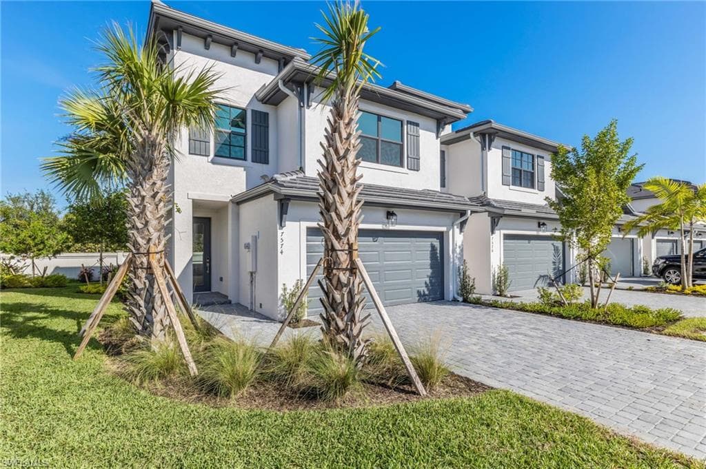 7574 Rockefeller DR NAPLES, FL 34119