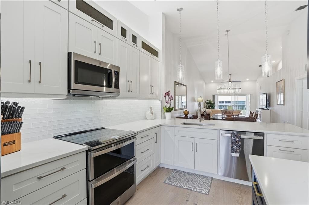 2386 Magnolia AVE 7816 NAPLES, FL 34112