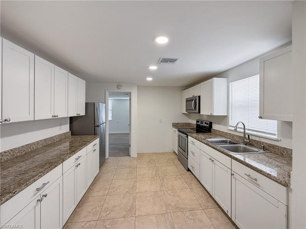 202 2nd ST L FORT MYERS, FL 33907