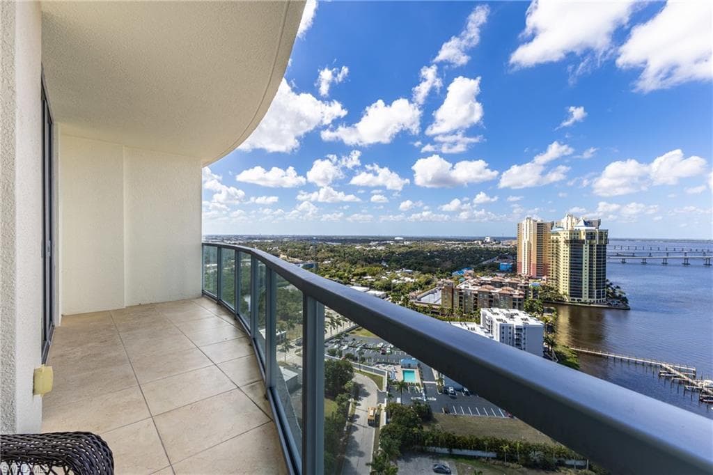 3000 Oasis Grand BLVD 2405 FORT MYERS, FL 33916