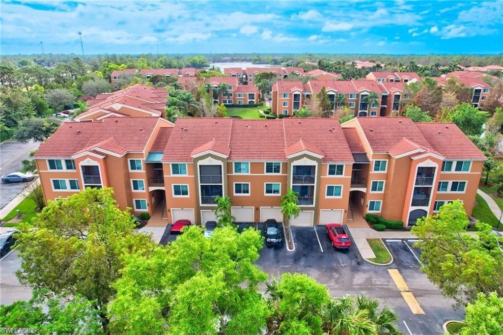 1190 Reserve WAY 304 NAPLES, FL 34105