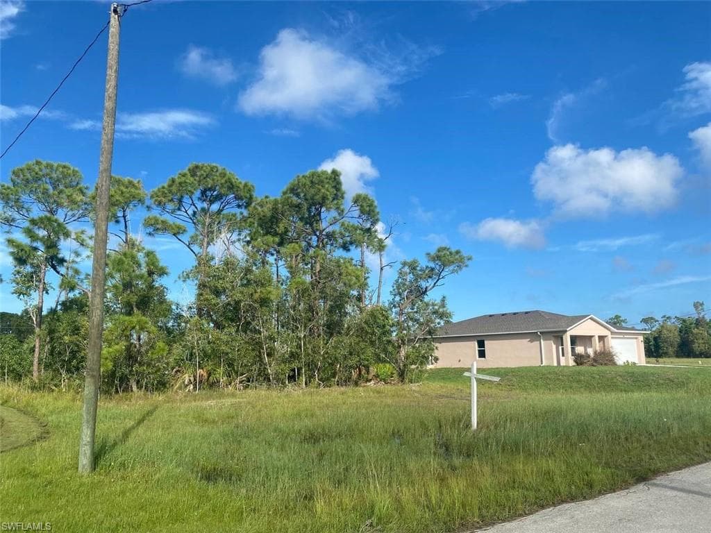 4744 NW 39th PL CAPE CORAL, FL 33993