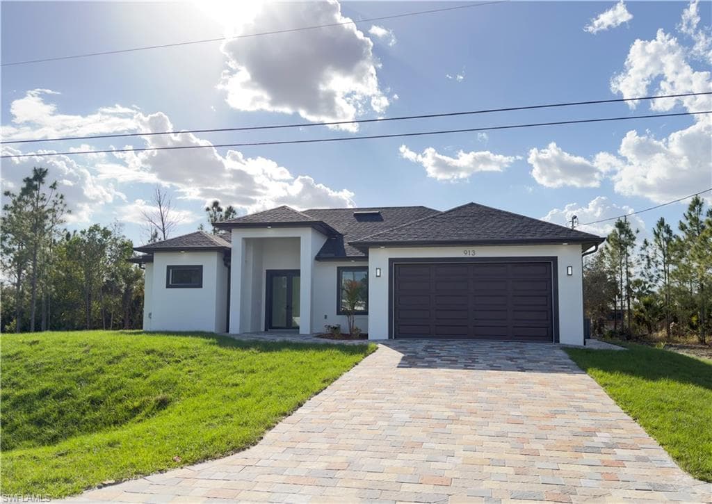 913 Glenn AVE LEHIGH ACRES, FL 33972