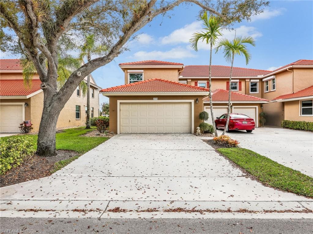 2590 Marshcreek LN 201 NAPLES, FL 34119