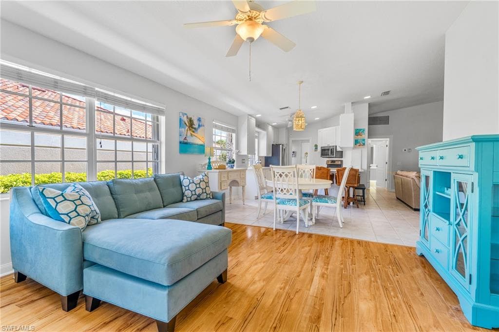 4993 Ventura CT NAPLES, FL 34109