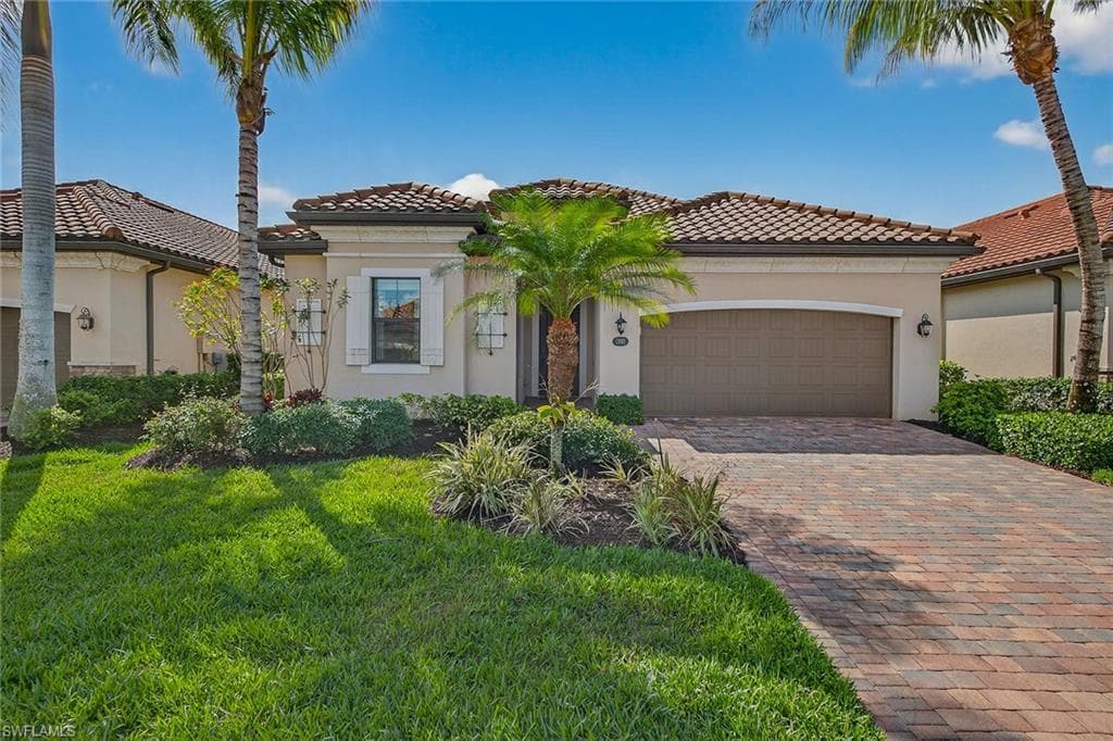 3001 Aviamar CIR NAPLES, FL 34114