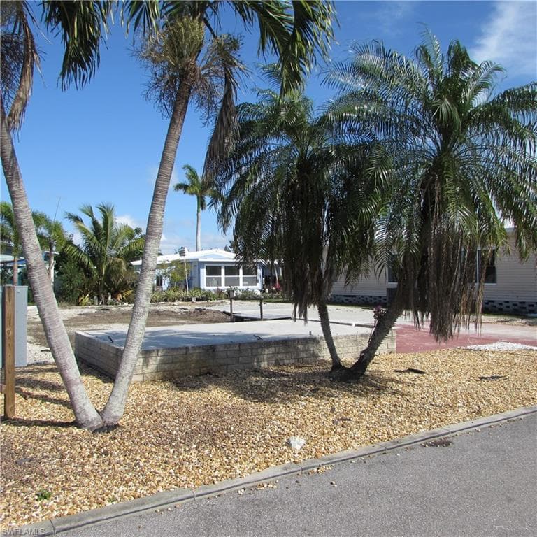 4958 Mullette LN ST. JAMES CITY, FL 33956