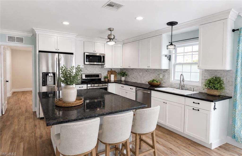 122 Leawood CIR NAPLES, FL 34104