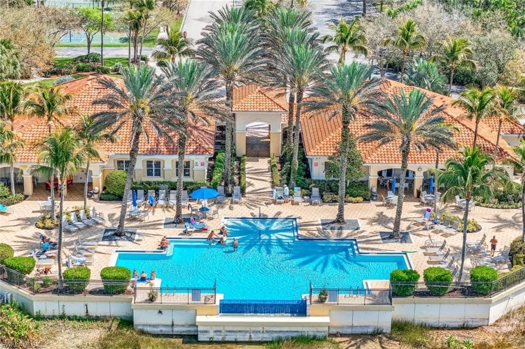 2040 Tarpon Bay DR N 201 NAPLES, FL 34119