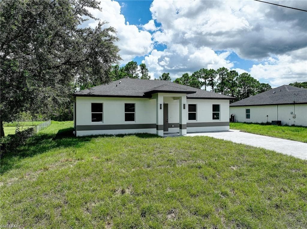 940 Lakeside DR LEHIGH ACRES, FL 33974