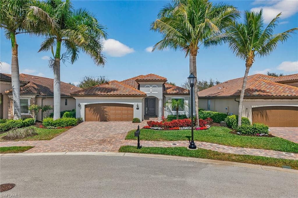 2898 Aviamar CIR NAPLES, FL 34114