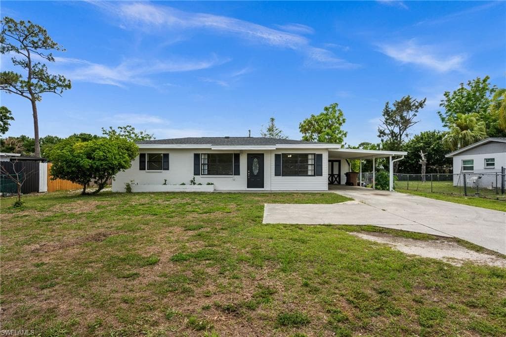 404 Leeland Heights BLVD W LEHIGH ACRES, FL 33936