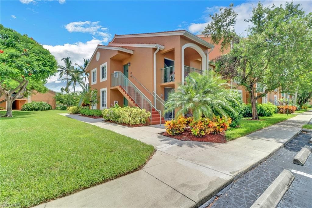 1205 Wildwood Lakes BLVD 201 NAPLES, FL 34104