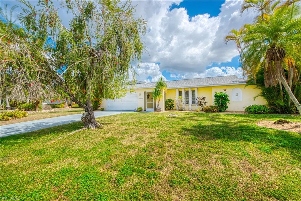 318 SE 33rd TER CAPE CORAL, FL 33904