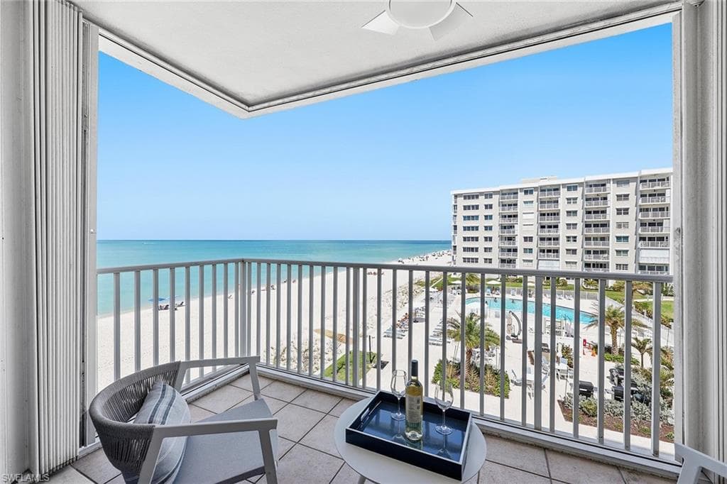 3443 Gulf Shore BLVD N 416 NAPLES, FL 34103