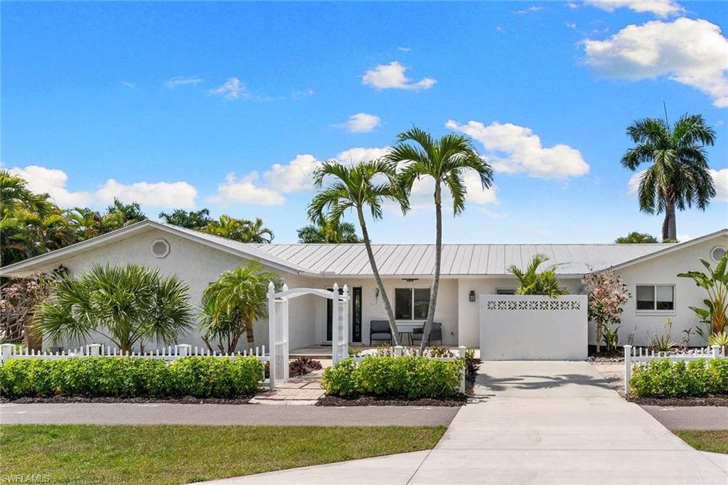 699 99th AVE N NAPLES, FL 34108
