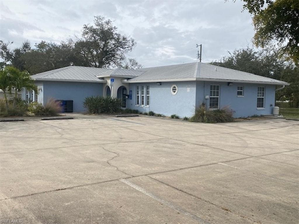 1329 Hibiscus DR CAPE CORAL, FL 33909