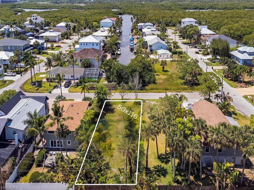 723 Glendale AVE NAPLES, FL 34110