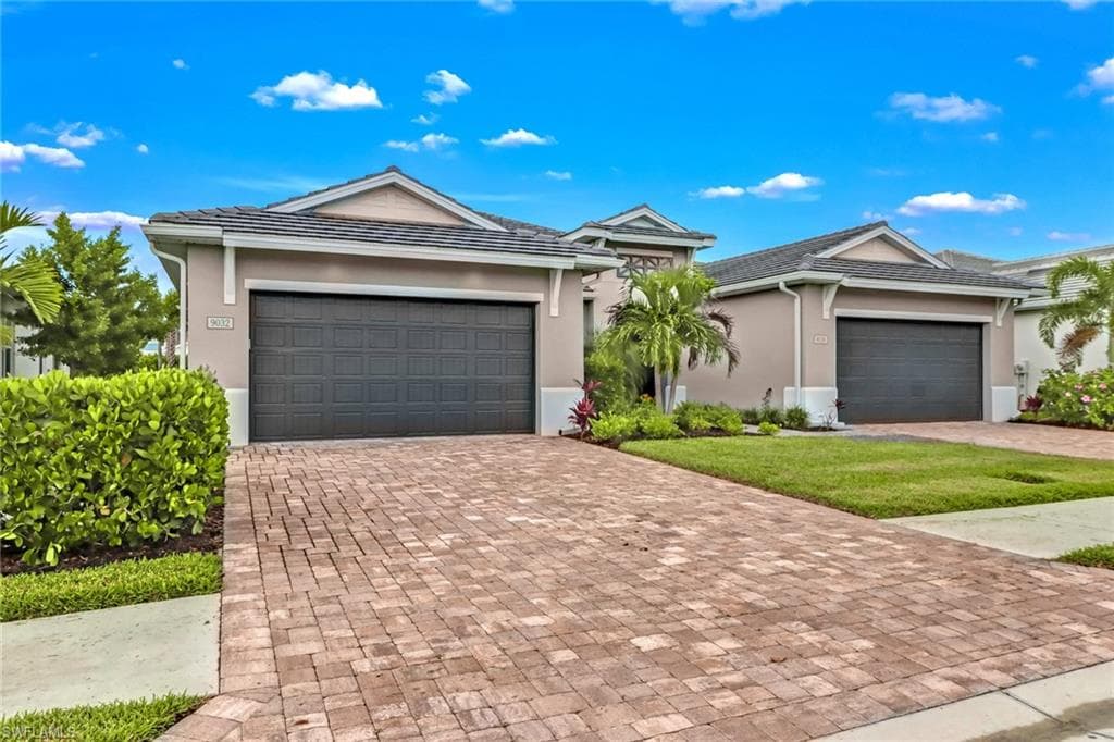 9032 Saint Lucia DR NAPLES, FL 34114