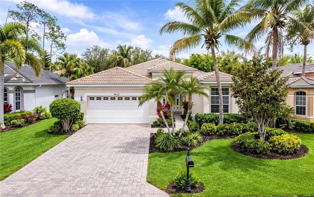 4832 Cerromar DR NAPLES, FL 34112