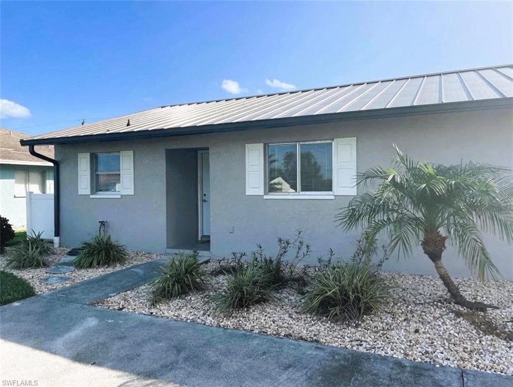 638 SE 13th AVE CAPE CORAL, FL 33990
