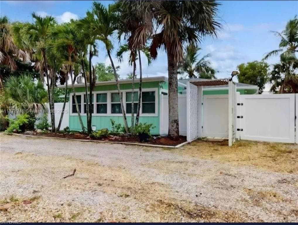1942 Roseate LN SANIBEL, FL 33957