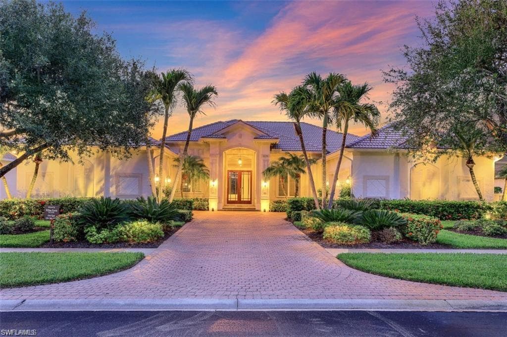 2046 Imperial CIR NAPLES, FL 34110