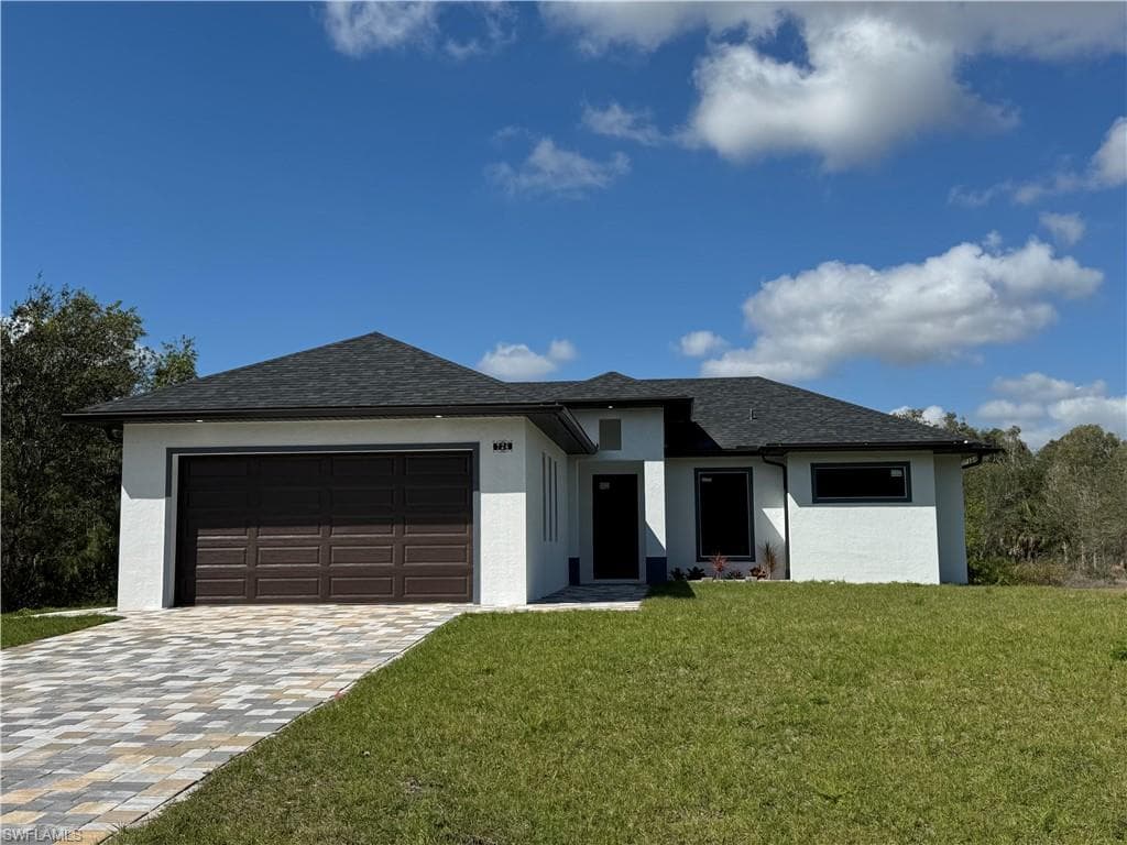 724 Kari CIR LEHIGH ACRES, FL 33974