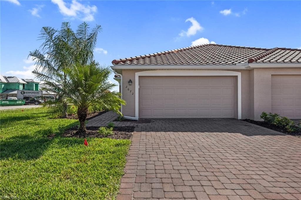 2672 Vine AVE NAPLES, FL 34120
