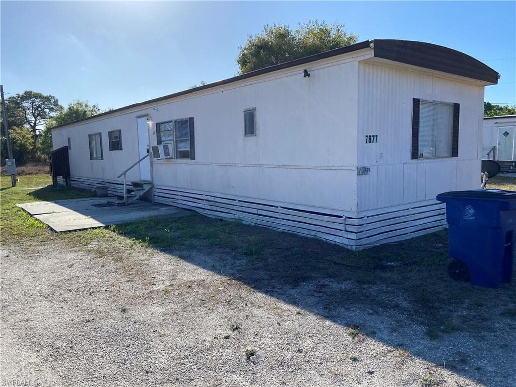 7877 Suncoast DR NORTH FORT MYERS, FL 33917