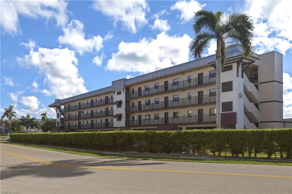 801 River Point DR 303A NAPLES, FL 34102