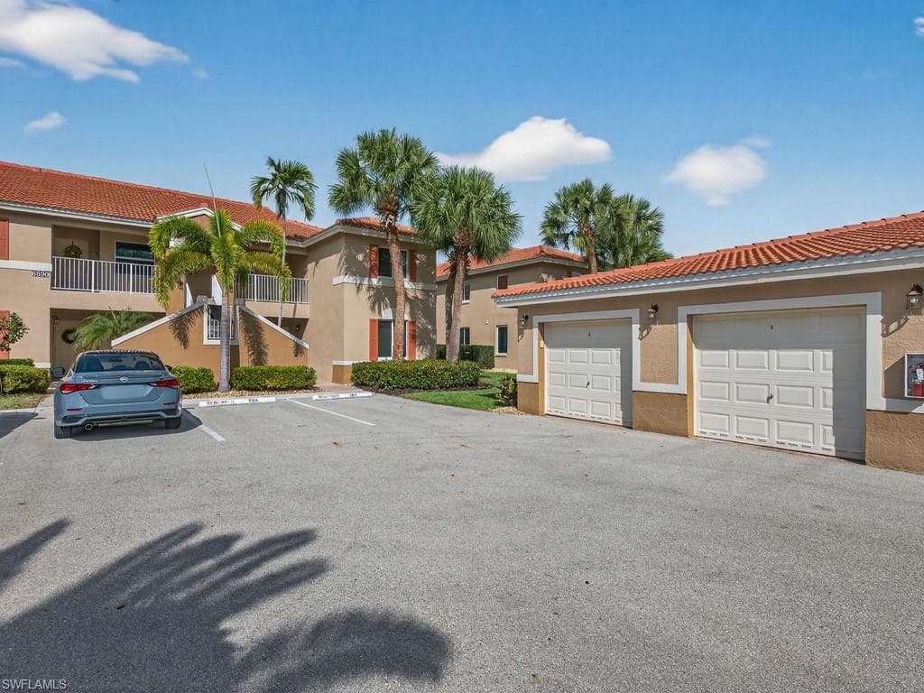 6890 Huntington Lakes CIR 203 NAPLES, FL 34119