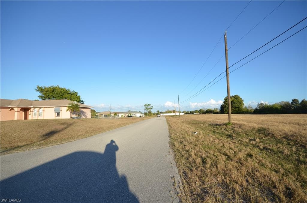 702 NE 12th ST CAPE CORAL, FL 33909